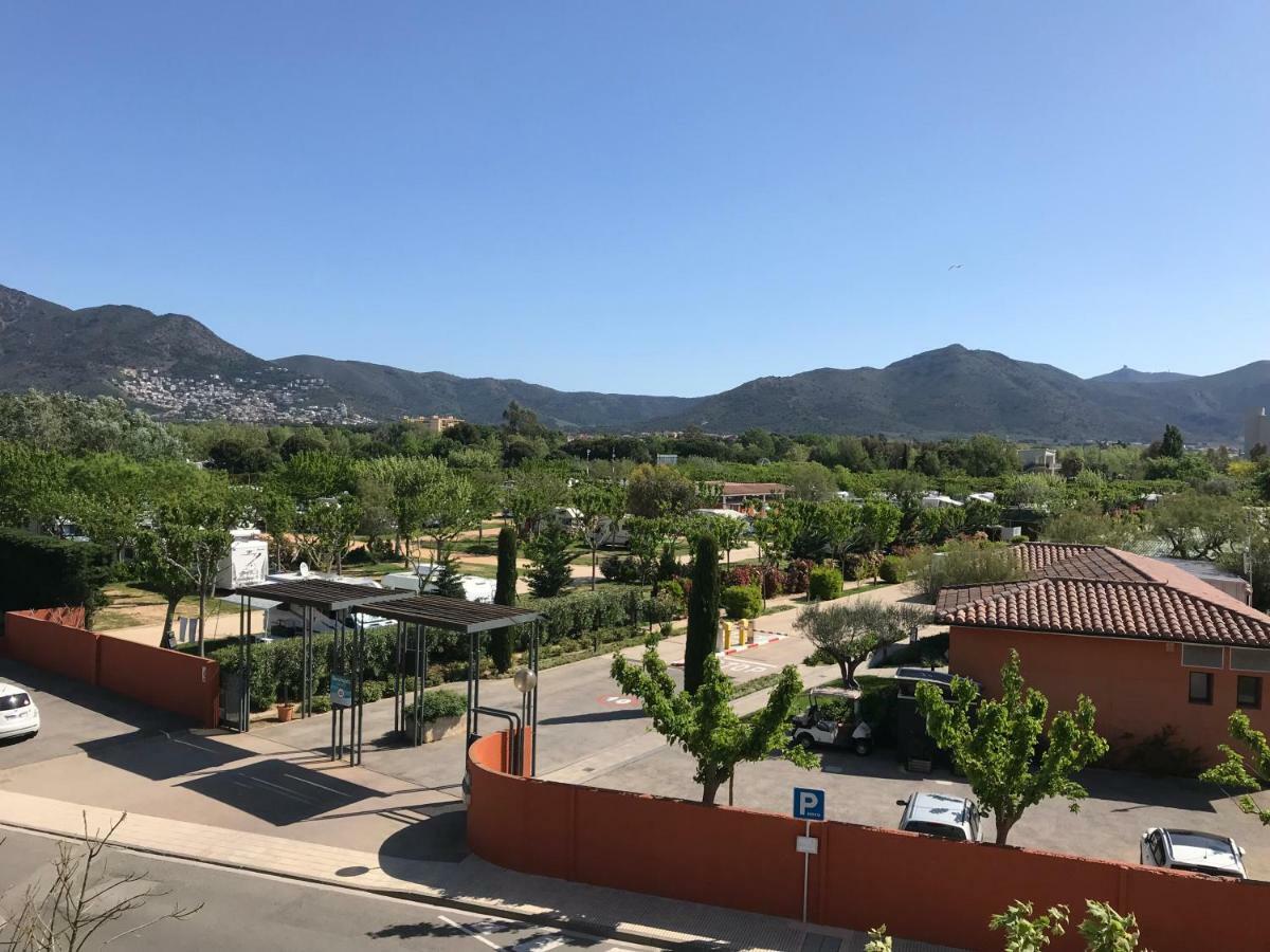 Appartement Plage Salata Rosas Экстерьер фото